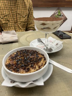 Crème brûlée and tiramisu   at Gioia Caffetteria Gastronomia Vegana in Sassari