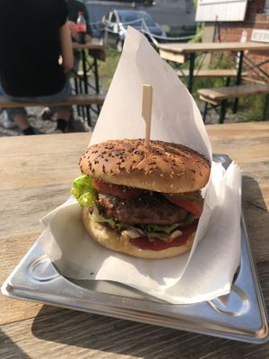 einfach nur lecker (ist der burger mit dem beyond meat pattie)  at Laura's Soulfood in Aachen