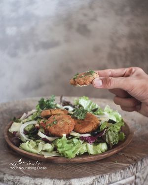  Falafel Salad/Wrap

These dish are made with fresh vegetables and herbs and are a tasty and healthy alternative to  traditional meat-filled wraps. 🌯🥗 at Namaskara Coffee & Superfoods in Ubud