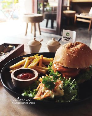 Craving a delicious burger? Look no further than our Beyond Meat Burger - the most wanted burger on our menu! 🍔🍔 at Namaskara Coffee & Superfoods in Ubud