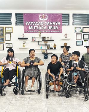 Our visit to @cahayamutiaraubud

We are so grateful for the opportunity to support Yayasan Cahaya Mutiara Ubud and their important work. ✨ at Namaskara Coffee & Superfoods in Ubud