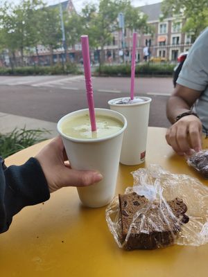 Smoothies at Mr Blou I Love You in Amsterdam