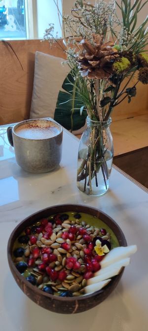 Cappuccino + 50 shades of green at Kale+Coco in Dublin