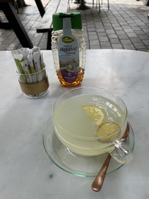 VERSE CITROEN & GEMBER (fresh lemon & ginger tea)  at Healthful in Rotterdam