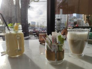 Milkshake & Latte at Healthful in Rotterdam