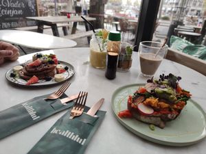 Pancakes & Bread with "scrambled eggs" at Healthful in Rotterdam
