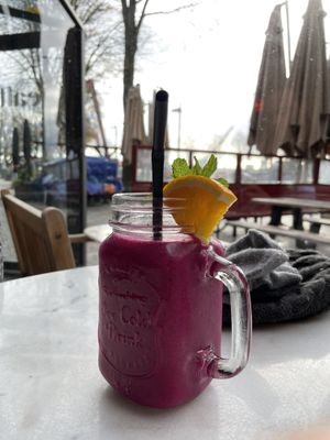 Pink Dragon Smoothie   at Healthful in Rotterdam