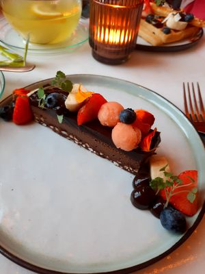 Raw chocolate cake at Healthful in Rotterdam