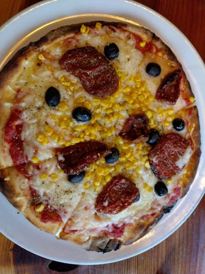 Vegan veggie pizza at Robs Ranch House in Killarney