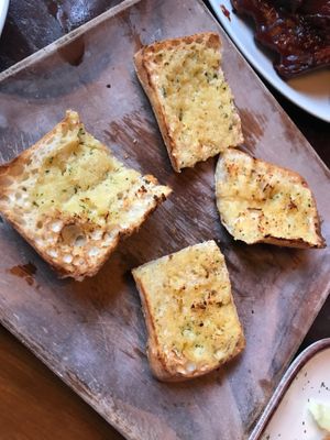 Vegan garlic bread available, tasted great! at Robs Ranch House in Killarney