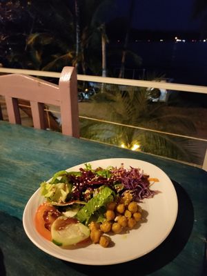 Starter salad at Stashus Con Fusion in Puerto Viejo De Talamanca