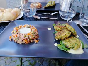 Miso salad and Fritelle alle zucchine at Ninfood in Cuneo