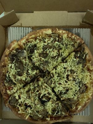 mushroom and pine nut pizza at Sugo Gourmet Pizza Bar in Torquay