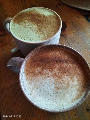 Matcha latte with oat milk & chai latte with oat milk at Sunday Sustainable Bakery in Byron Bay