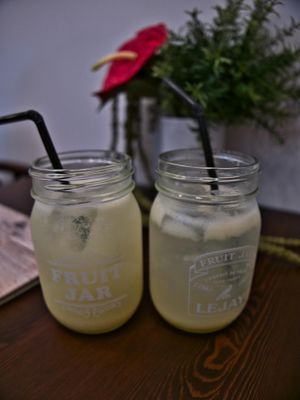 Hawaii Lemonade Drink at Swell Bowls in Tokyo