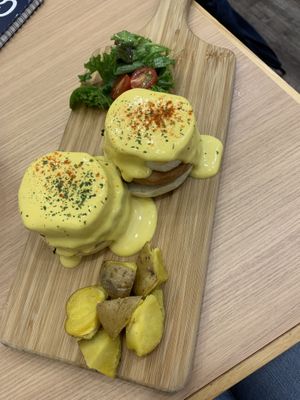 Tofu benedict at Swell Bowls in Tokyo