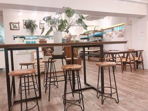 Relaxing atmosphere  at Swell Bowls in Tokyo