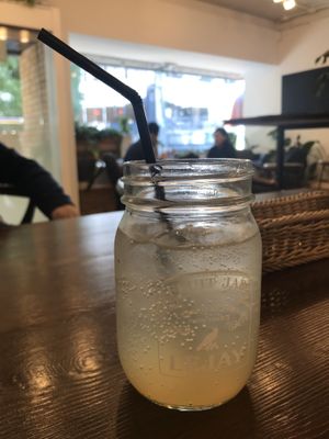 Ginger ale at Swell Bowls in Tokyo