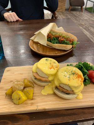 Tofu eggs benedict and sandwich at Swell Bowls in Tokyo