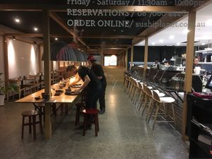 Contemporary setting at Hanamura in Modbury