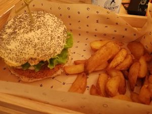 Classic burger and wedges at Flower Burger in Bergamo