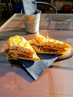 Vegan Tempeh Sandwich at Raiz in Sintra