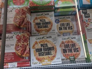 Vegan pizza at 365 by Whole Foods Market in Long Beach