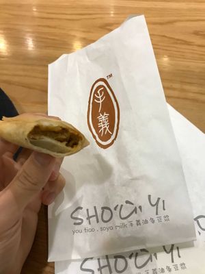 Samosa fillings at Shou Yi Fried Fritters  in Central Singapore