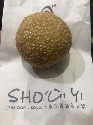 Peanut sesame ball  at Shou Yi Fried Fritters  in Central Singapore