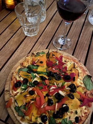 vegan pizza at Winnies in Queenstown