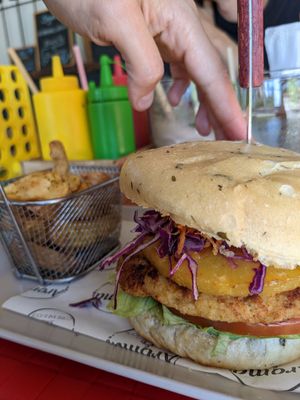The Hawaï burger at Aroma Coffee Bar in Cahuita