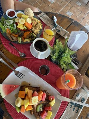 Complete breakfast and French toast   at Aroma Coffee Bar in Cahuita