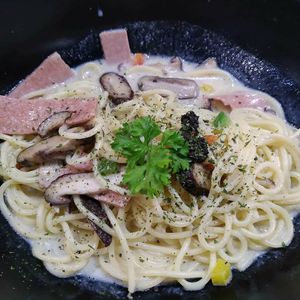 Vegan truffle cream spagetti at Saute-san 素特-さん in Central Singapore