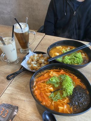 Kimchi Jjigae Ramen & Tom Yummy soup (udon) at Saute-san 素特-さん in Central Singapore
