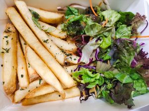 Fries and salad at Saute-san 素特-さん in Central Singapore