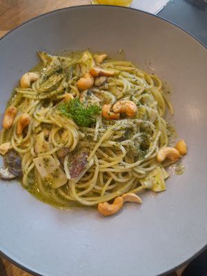 Basil cashew pesto at Saute-san 素特-さん in Central Singapore