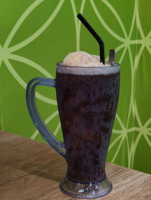 my favourite root beer float  at Saute-san 素特-さん in Central Singapore