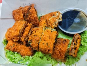 Cheesy lion mane patty with teriyaki sauce, good, recommended at Saute-san 素特-さん in Central Singapore