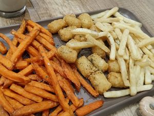 Sweet potatoes and French fries at Saute-san 素特-さん in Central Singapore