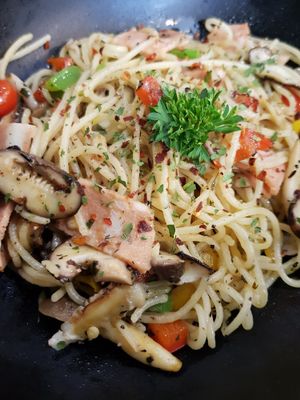 Generous portion at Saute-san 素特-さん in Central Singapore