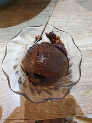 Dunkles Schokoladeneis at Saute-san 素特-さん in Central Singapore