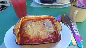 Delicioso pero mucha salsa at Lazy Vegan in Santiago