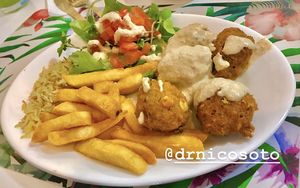 Falafel plate at Lazy Vegan in Santiago