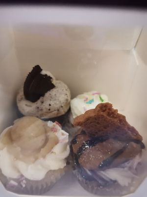 4 Mini Cupcakes in their Box at RoxyRara Cakes - Brick Lane in East London