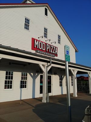 Entrance at Mod Pizza in Purcellville