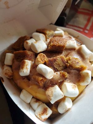 Pumpkin spice roll! With pumpkin frosting, cinnadoodle cookie and dandies marshmallows at Cinnaholic in San Jose