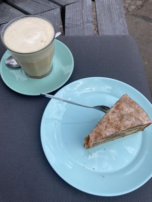 Chai Latte und Kuchen  at Trago in Leipzig