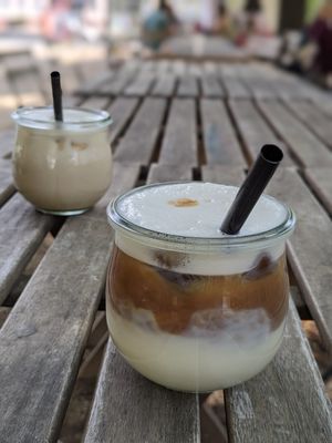 Soy iced cappuccino and oat iced chai latte at Trago in Leipzig