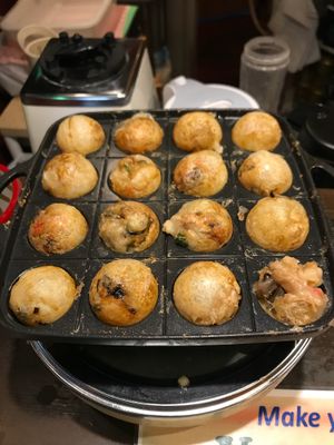 Vegan takoyaki at Self Takoyaki Bar IDUCO in Osaka