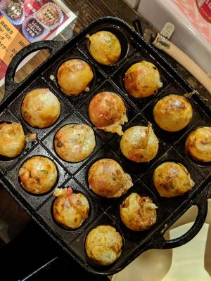 It's quite satisfying at Self Takoyaki Bar IDUCO in Osaka